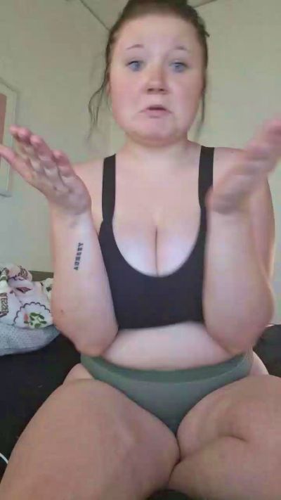 Bella66632 live cam on Cam4