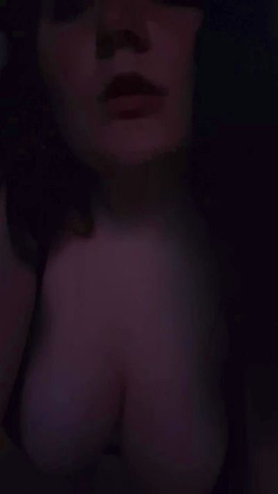 Bella66632 live cam on Cam4