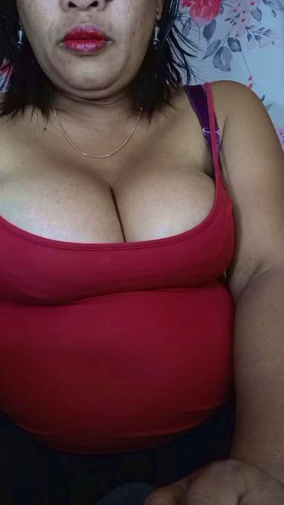 Bella93 live cam on Cam4