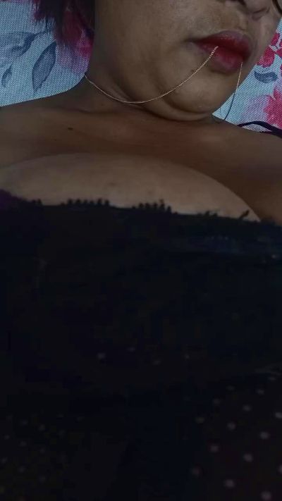 Bella93 live cam on Cam4