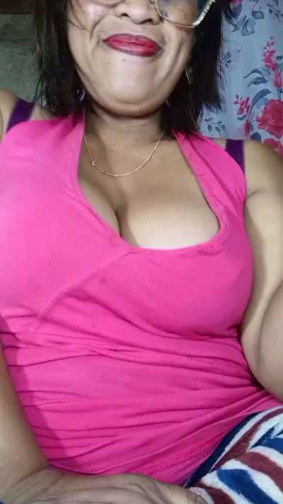 Bella93 live cam on Cam4