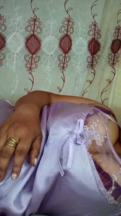 Bella93 live cam on Cam4