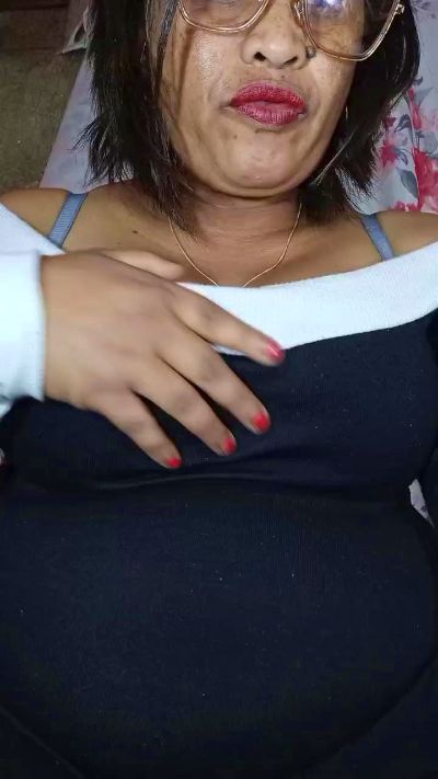 Bella93 live cam on Cam4
