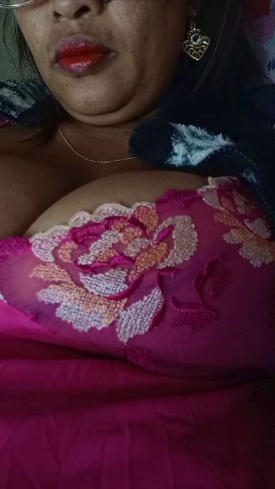 Bella93 live cam on Cam4