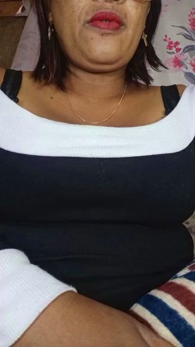 Bella93 live cam on Cam4