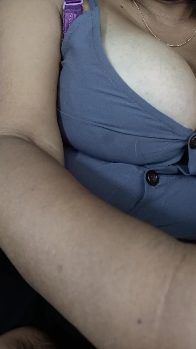 Bella93 live cam on Cam4
