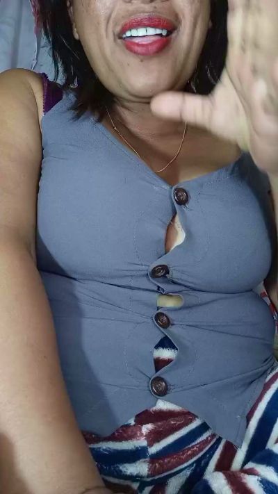 Bella93 live cam on Cam4