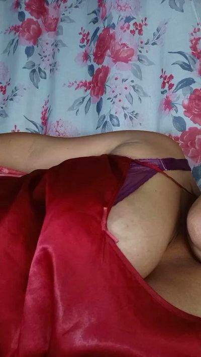 Bella93 live cam on Cam4