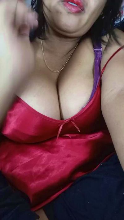 Bella93 live cam on Cam4