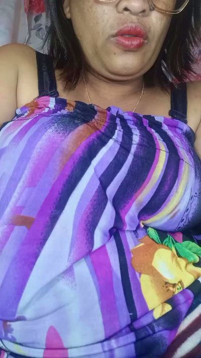 Bella93 live cam on Cam4