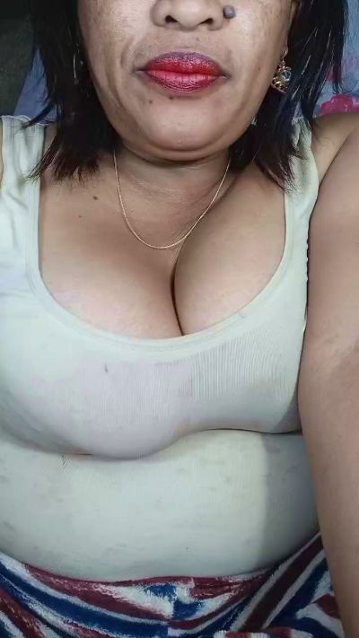 Bella93 live cam on Cam4