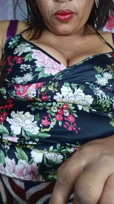 Bella93 live cam on Cam4