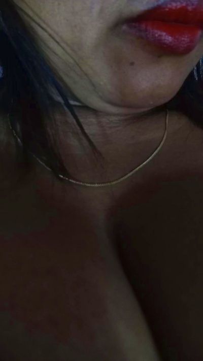 Bella93 live cam on Cam4