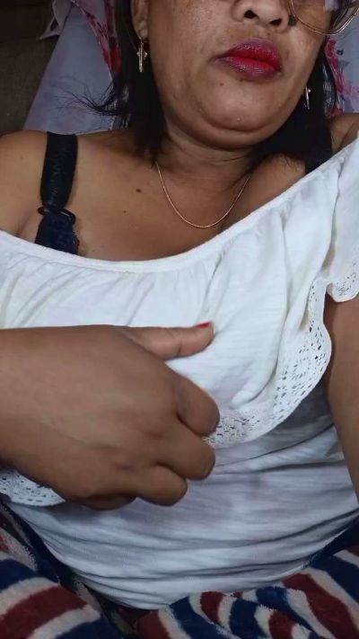 Bella93 live cam on Cam4