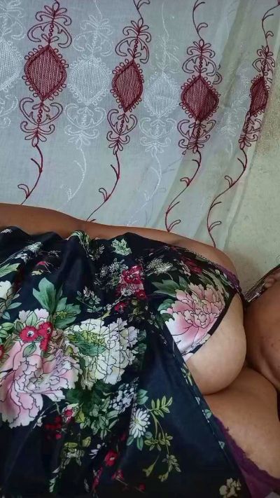 Bella93 live cam on Cam4