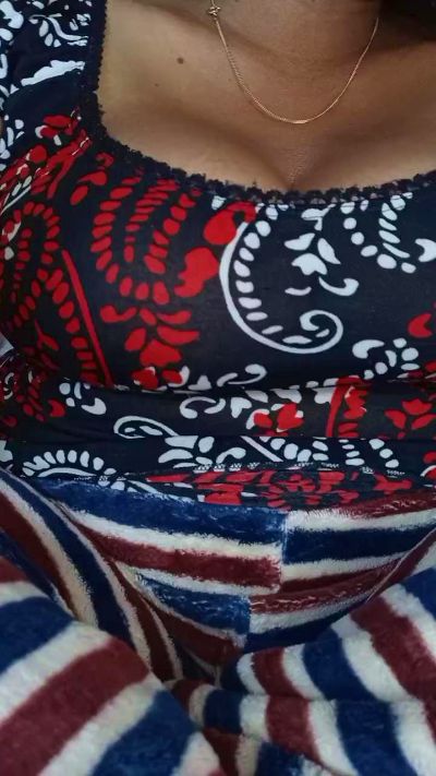 Bella93 live cam on Cam4