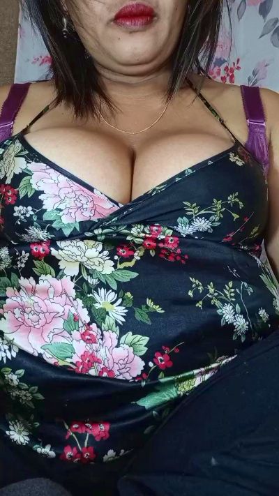 Bella93 live cam on Cam4