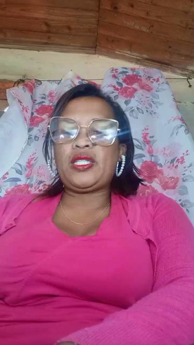 Bella93 live cam on Cam4