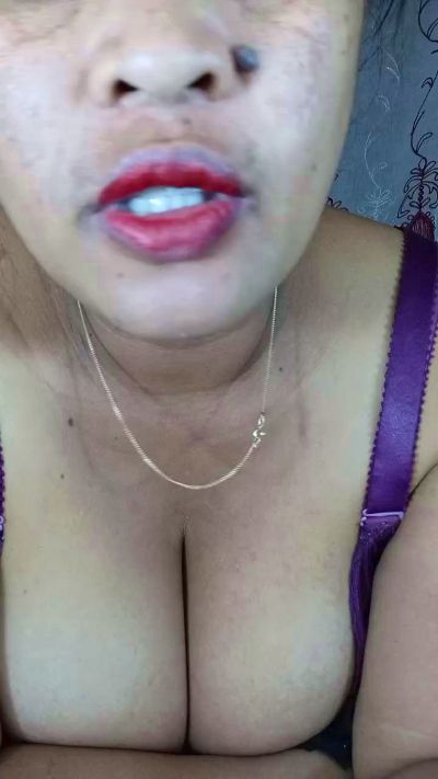 Bella93 live cam on Cam4
