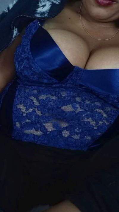 Bella93 live cam on Cam4