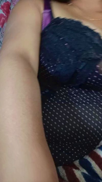 Bella93 live cam on Cam4