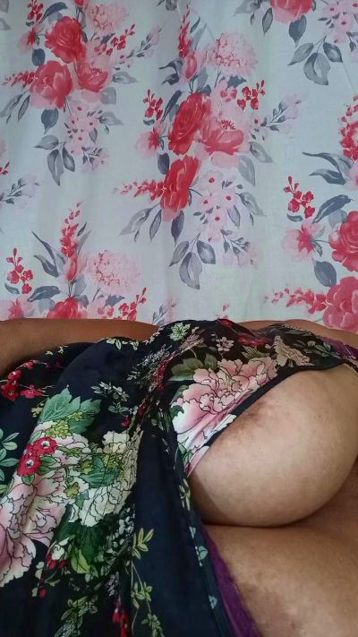 Bella93 live cam on Cam4