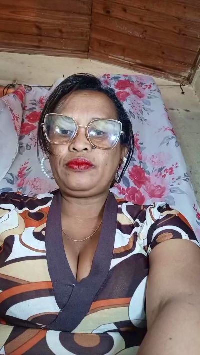 Bella93 live cam on Cam4