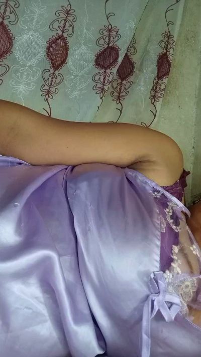 Bella93 live cam on Cam4