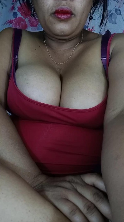 Bella93 live cam on Cam4