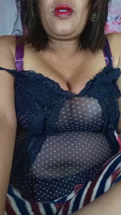 Bella93 live cam on Cam4