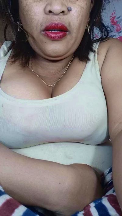 Bella93 live cam on Cam4
