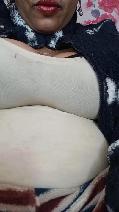 Bella93 live cam on Cam4
