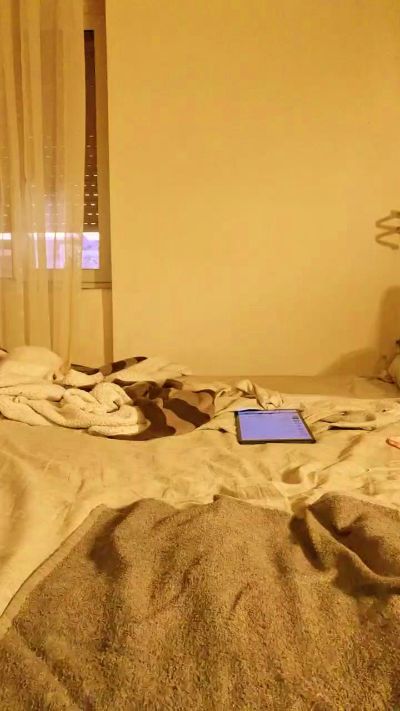 Bella96 live cam on Cam4