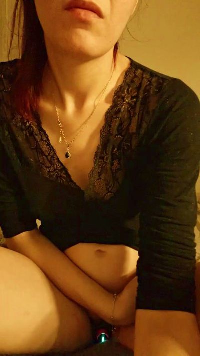 Bella96 live cam on Cam4