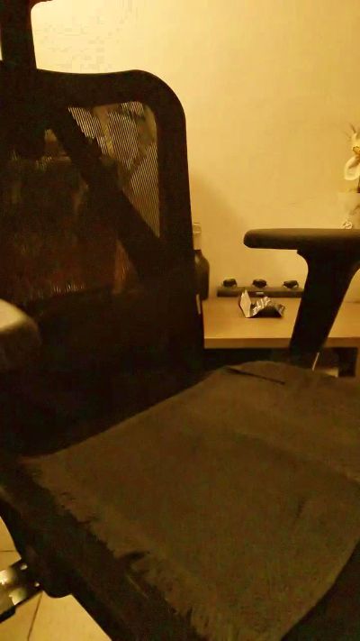 Bella96 live cam on Cam4