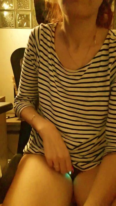 Bella96 live cam on Cam4