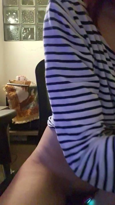 Bella96 live cam on Cam4