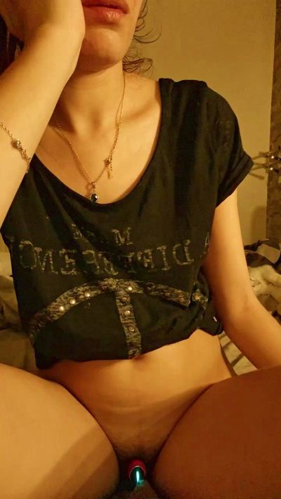Bella96 live cam on Cam4