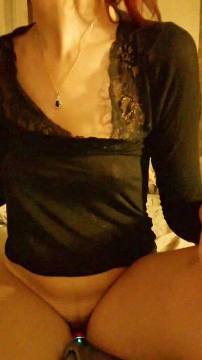 Bella96 live cam on Cam4