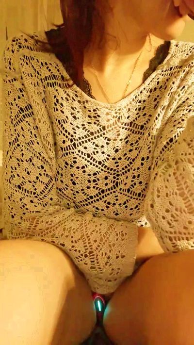 Bella96 live cam on Cam4