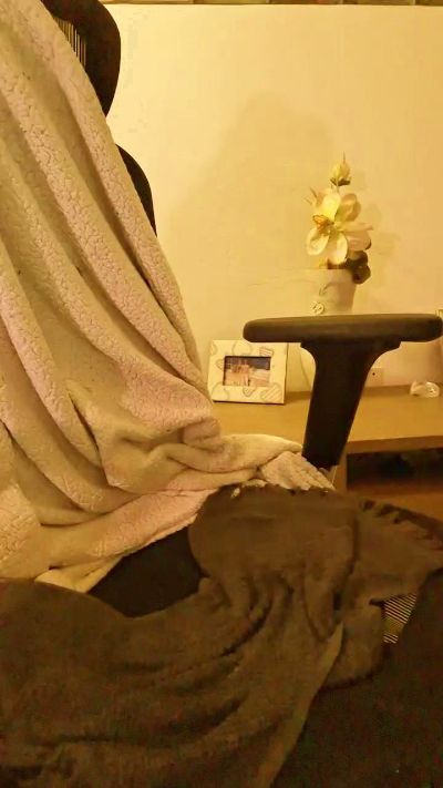 Bella96 live cam on Cam4