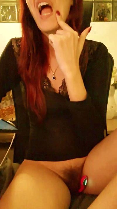 Bella96 live cam on Cam4