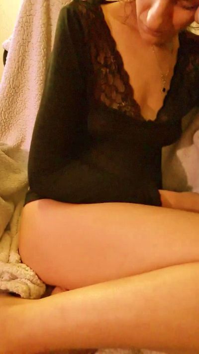 Bella96 live cam on Cam4