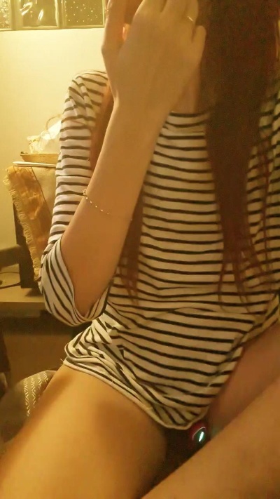 Bella96 live cam on Cam4