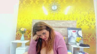 BellaMystic1 live cam on Cam4