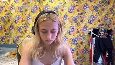 BellaPipes live cam on Cam4