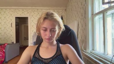 BellaPipes live cam on Cam4