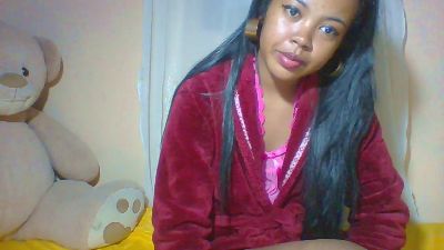 Bella_5 live cam on Cam4