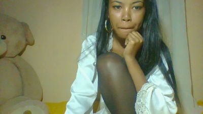 Bella_5 live cam on Cam4