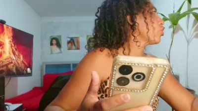 Bellacrespa live cam on Cam4